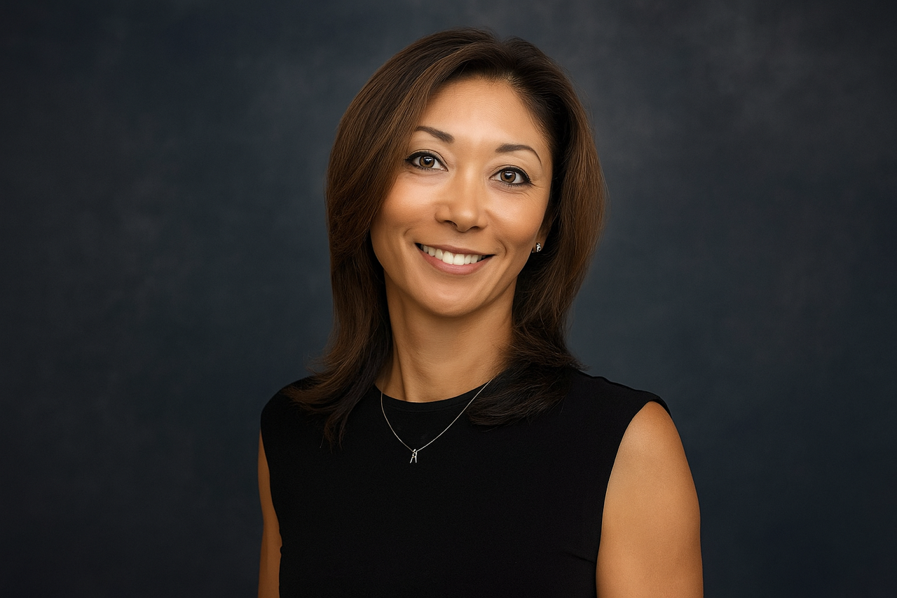 Ayako Abbadessa (R) |